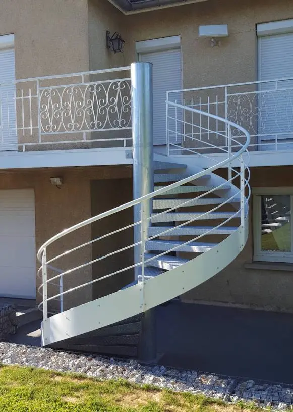 Escalier extérieur élégant